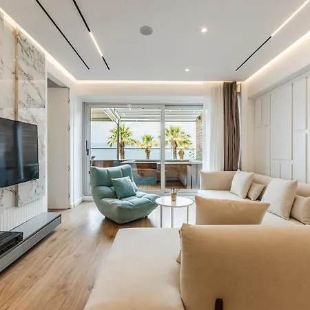 Belleview 1 *