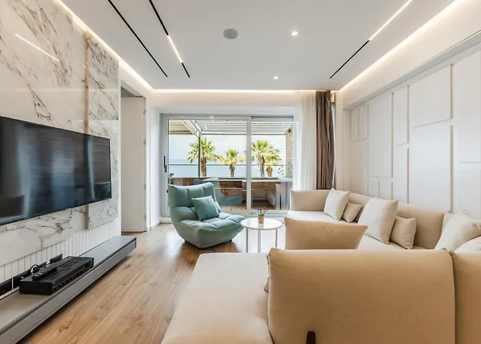 Belleview 1 *