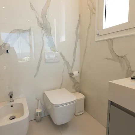 Belleview 1 Apartment
