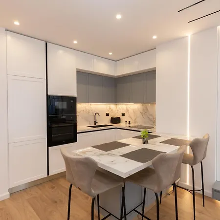 Belleview 1 Apartment *